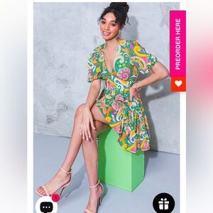 Beautiful 70’s or 60’s grooovy colors dress